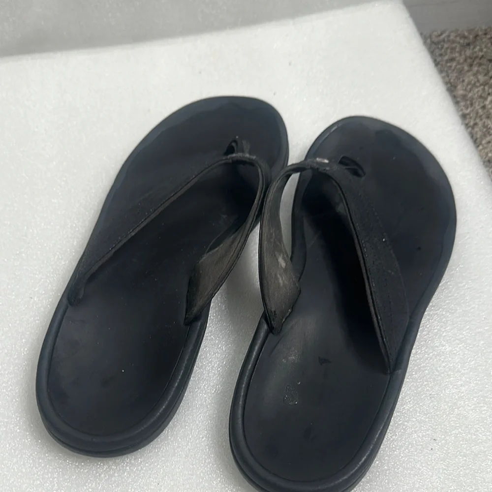 Qlukai Black Flip Flop Sandals size 9.5